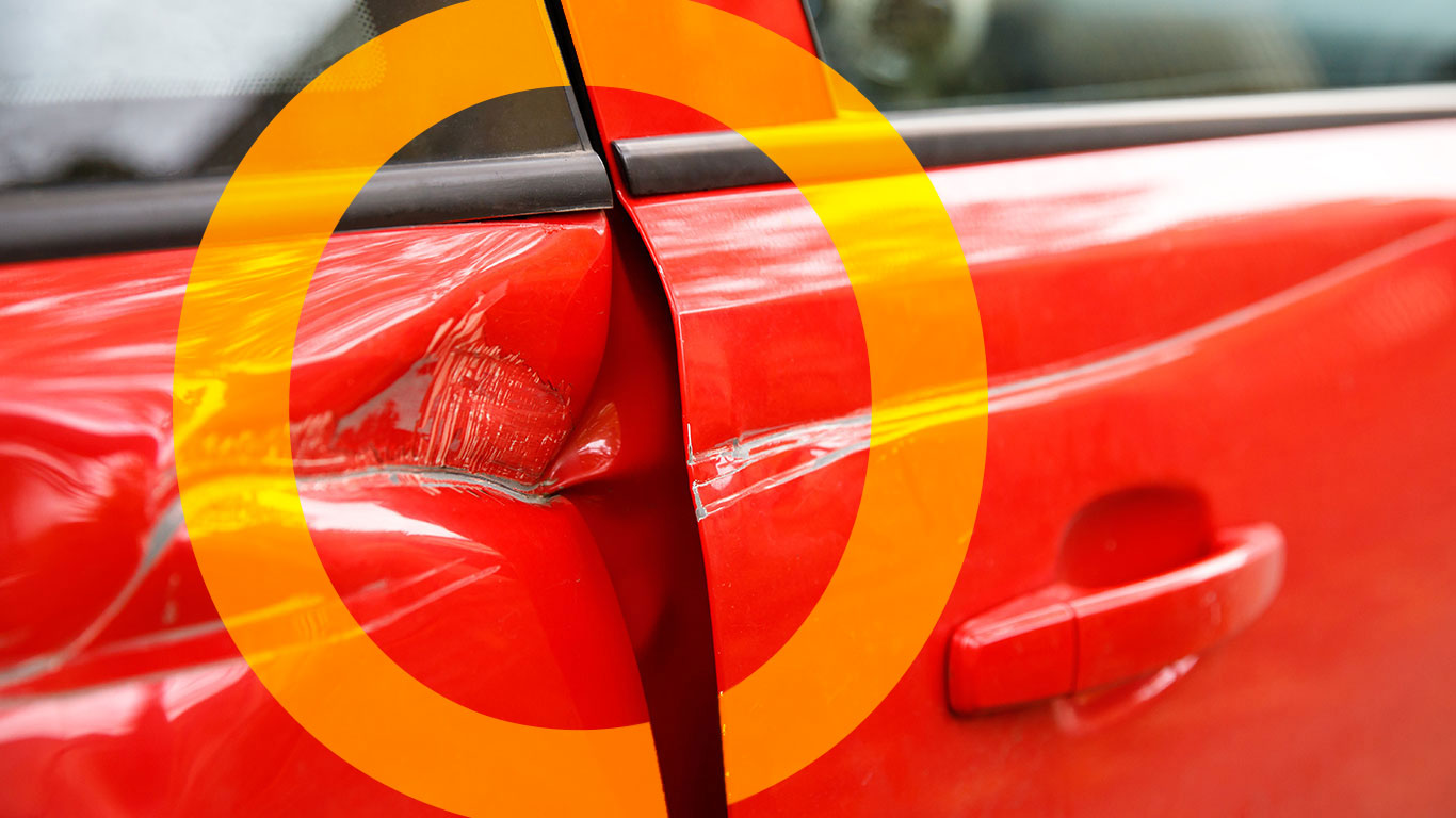oplyst image - door-red-car-damaged-in-a-deep-dent-accident-scra-with-O